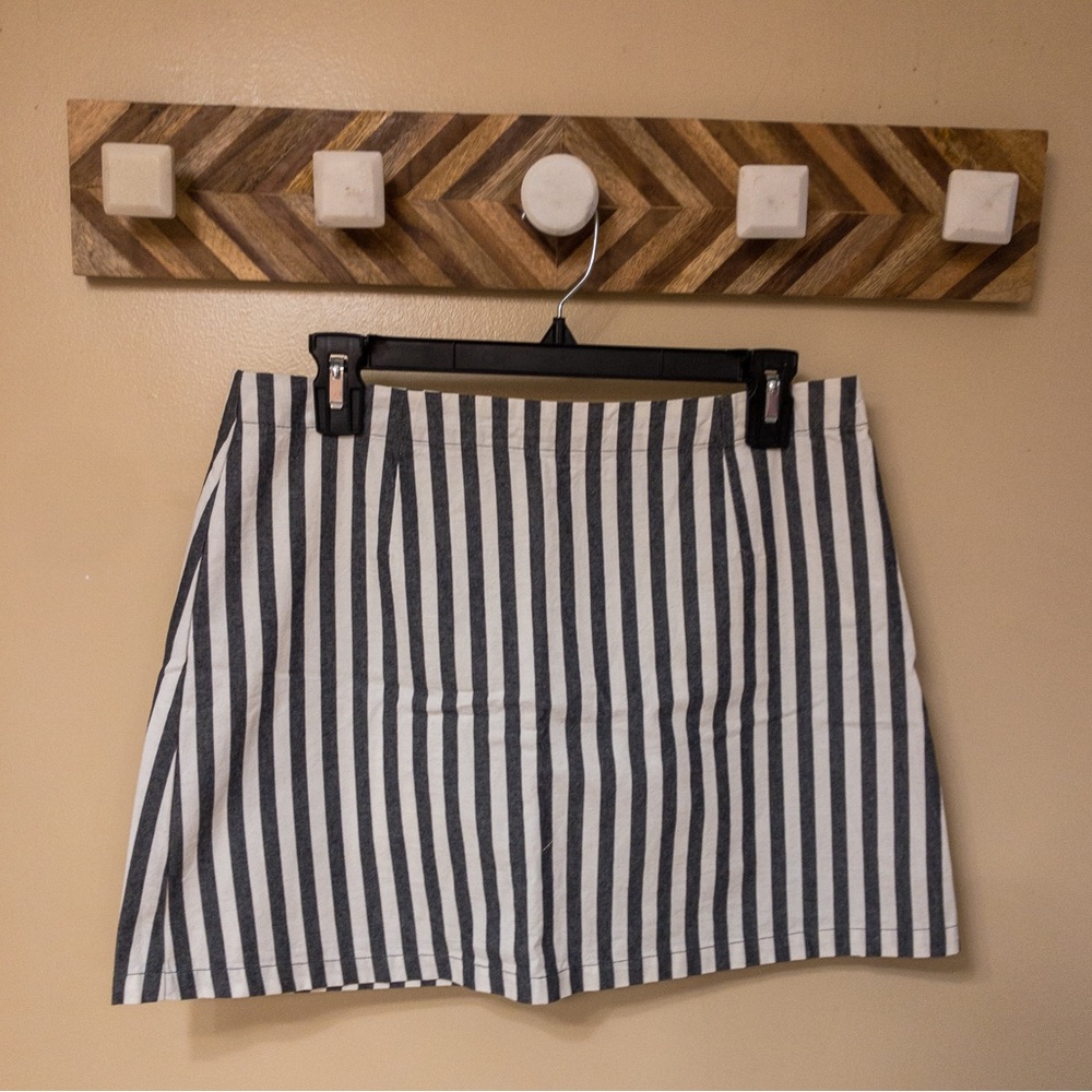 Striped mini skirt